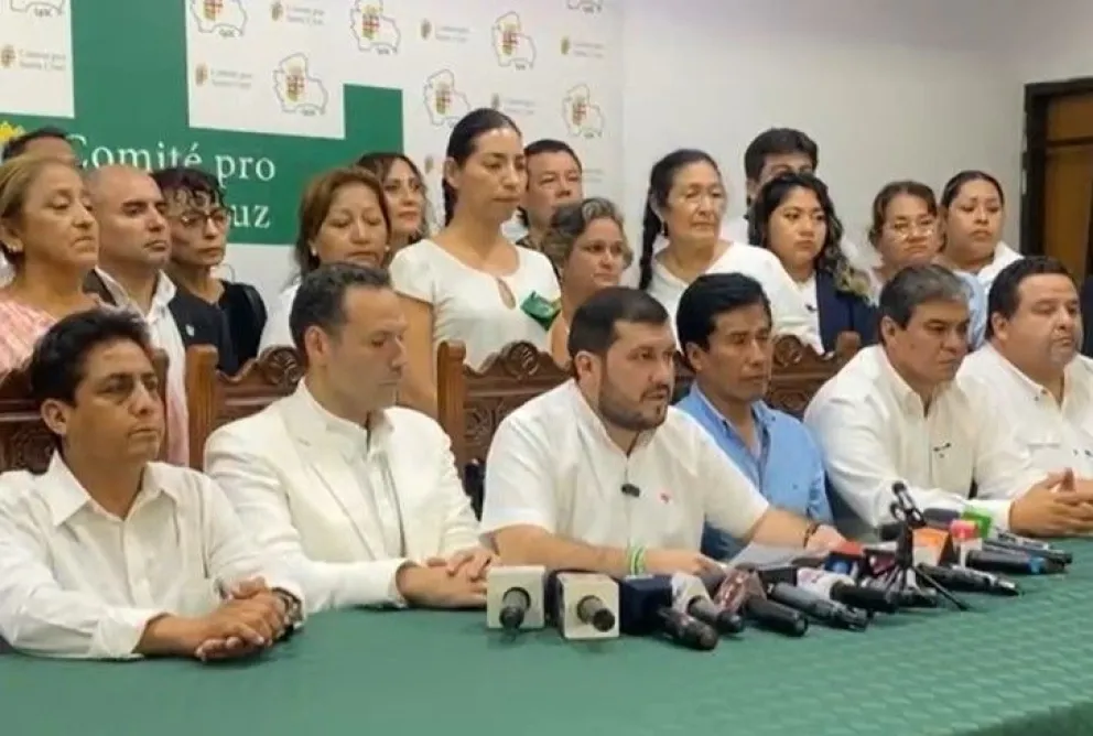 Miembros del Comité Cívico pro Santa Cruz emiten el pronunciamiento. Foto: captura
