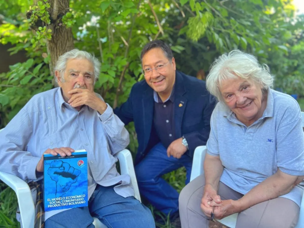 Mújica y Lucía Topolansky con Arce. FOTO: ABI