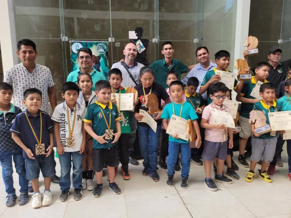Los premiados del certamen en Trinidad. Foto: Federación Boliviana de Ajedrez.
