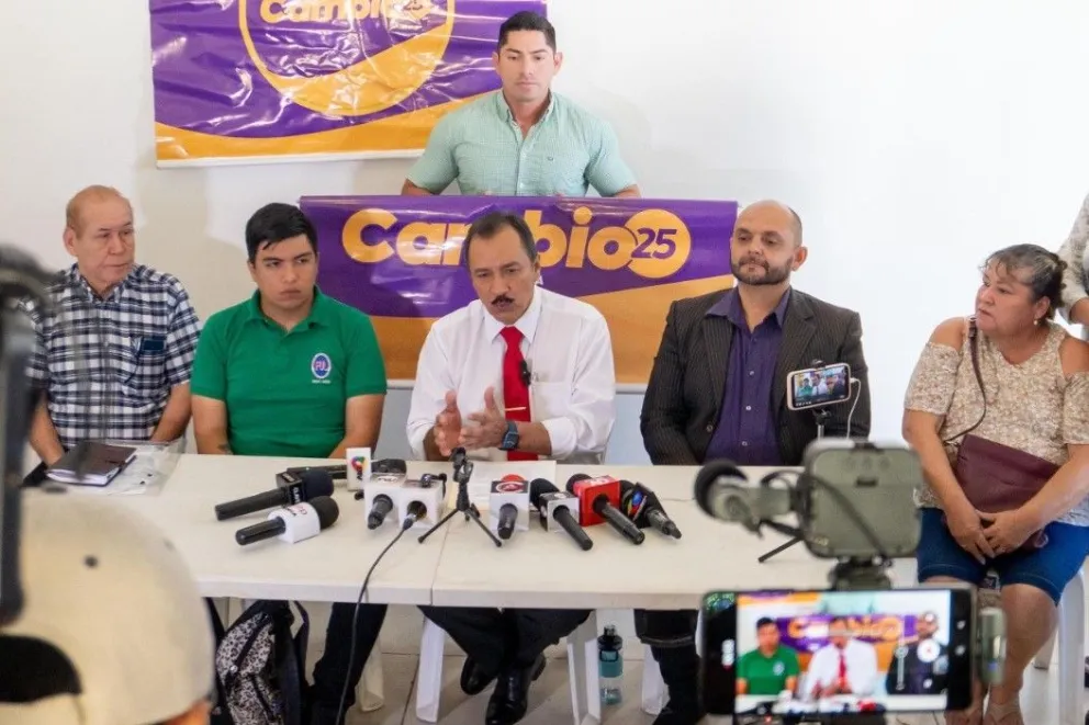  Vicente Cuéllar, en el pronunciamiento de este martes. Foto: Cambio 25 