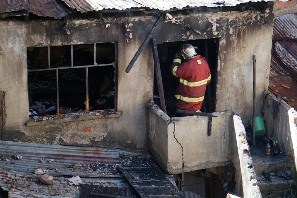 La vivienda luego de ser afectada por las llamas. Foto: Crónica Bolivia Digital