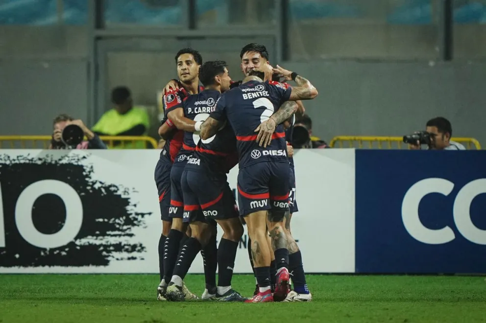 Jugadores de Cerro Porteño celebran su gol en Lima. Foto: Conmebol.
