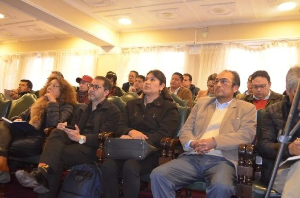 Participantes de la jornada de capacitación sobre el reglamento de registro e inscripción de candidaturas. Foto: TSE