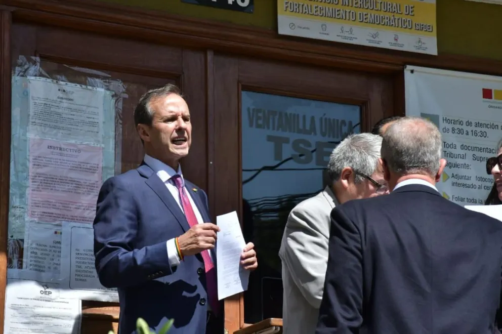 Tuto Quiroga cuando inscribió a Libre en el TSE. Foto: APG