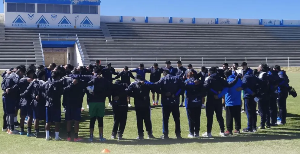 El plantel orureño antes de su viaje a Manizales. Foto: GV San José.
