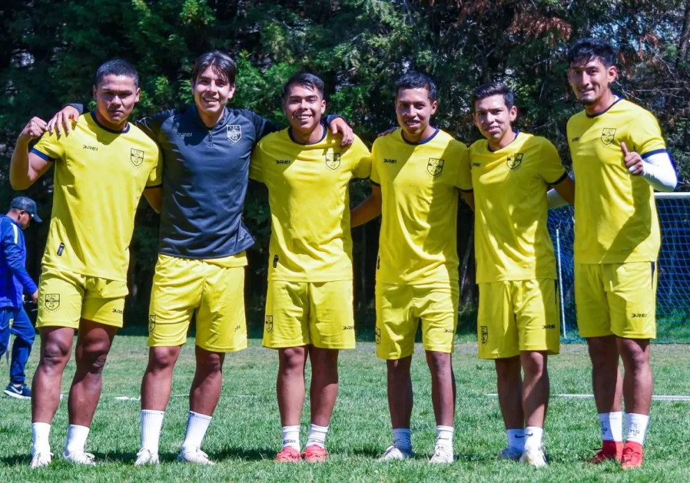 Jugadores de ABB que esta tarde reciben a Guabirá en el estadio de Villa Ingenio. Foto: ABB
