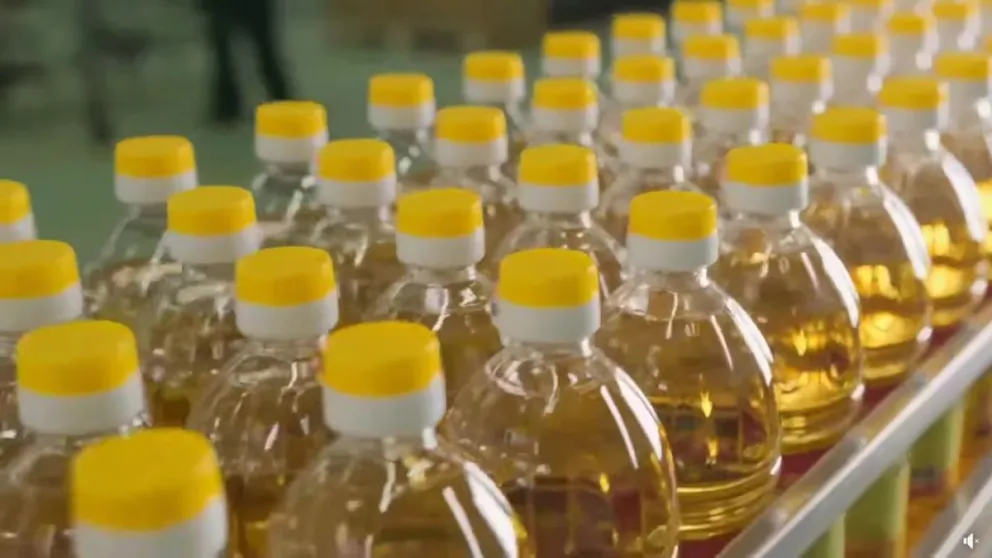 El Gobierno y la industria dicen que se abastece de aceite el mercado, pero en centros de abasto hay menor oferta. Foto: ABI