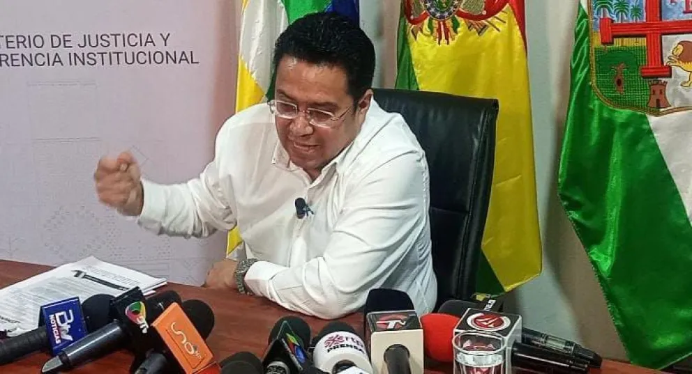 El ministro Siles, en conferencia de prensa. Foto: DTV