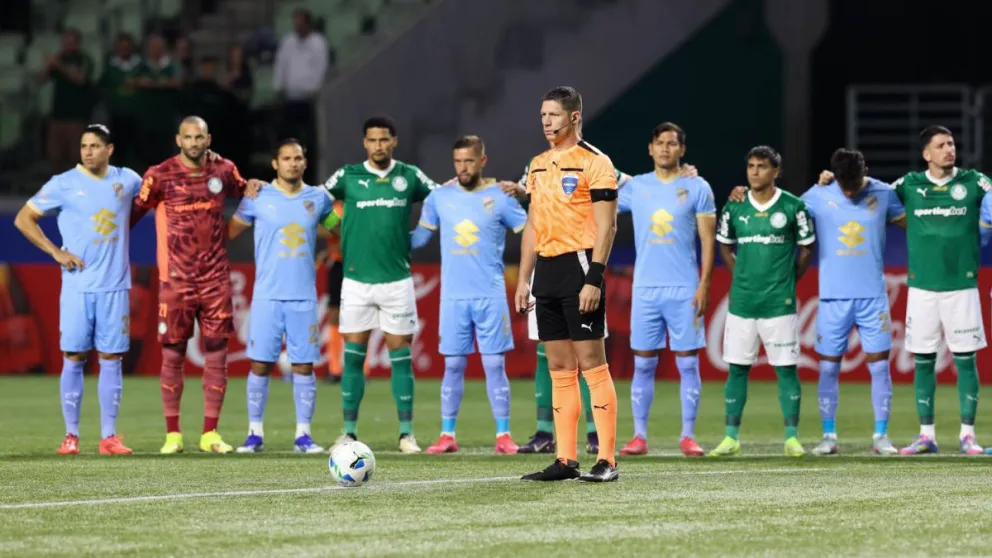 Ramírez (izq.), previo al partido con Palmeiras en Brasil. Foto: Club Palmeiras.