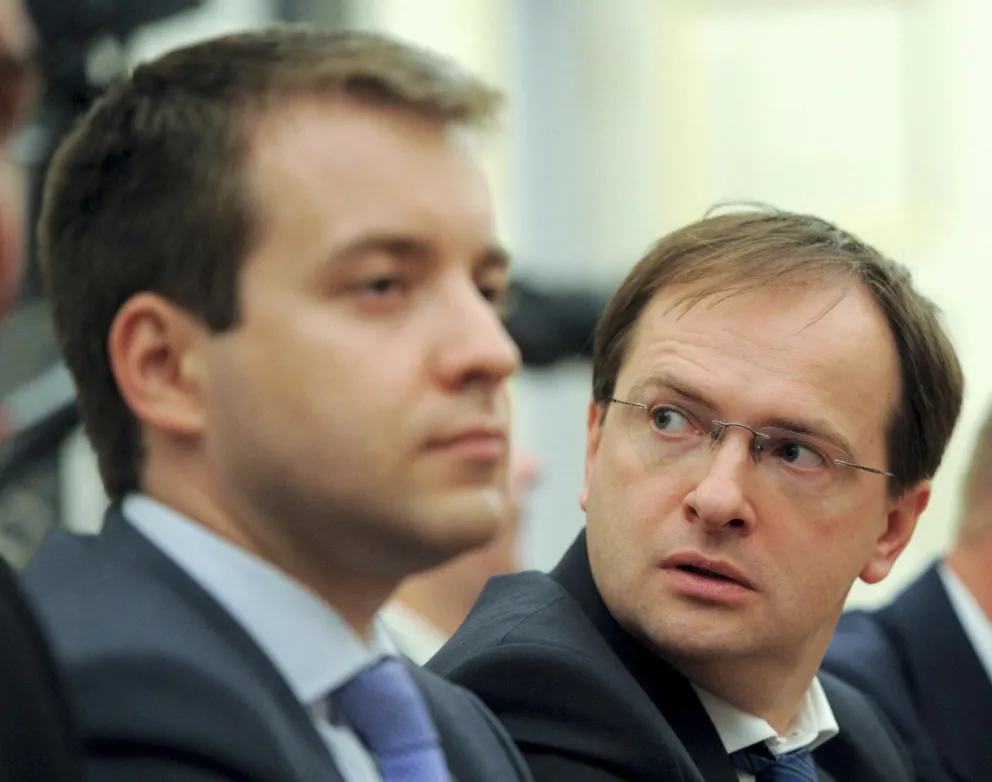 El ministro de Comunicaciones ruso, Nikolái Nikíforov, y el de Cultura, Medinski a la derecha. Foto: EFE