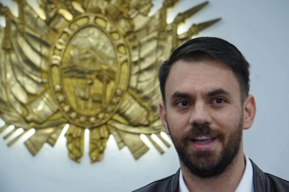 El ministro de Gobierno, Eduardo del Castillo, este viernes, en diálogo con la prensa. Foto: APG 