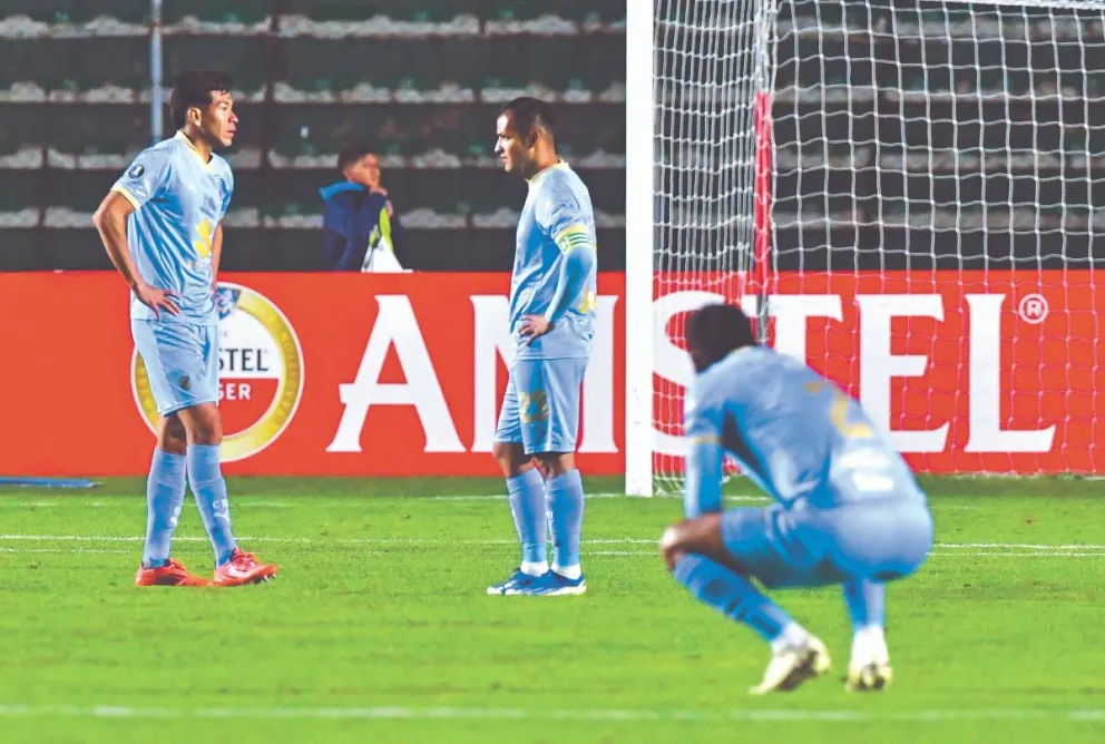 Ervin Vaca, Leonel Justiniano y Jesús Sagredo no encuentran explicación al rendimiento celeste. Foto: APG