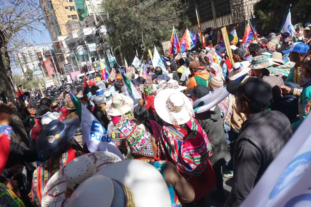 Marcha "evista" en la ciudad de La Paz. Foto: APG