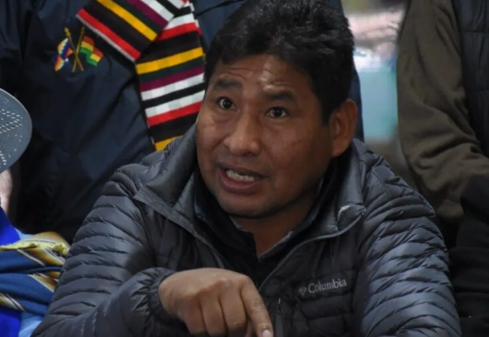 El dirigente Ponciano Santos con sus compañeros. FOTO: APG