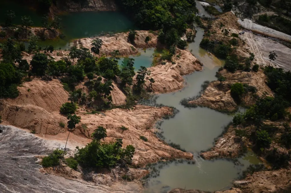 Fotografía de archivo del 14 de febrero de 2023 de una zona donde se realiza minería ilegal en la Floresta Ambiental de Altamira, en el estado de Pará (Brasil). Foto: EFE/ Andre Borges
