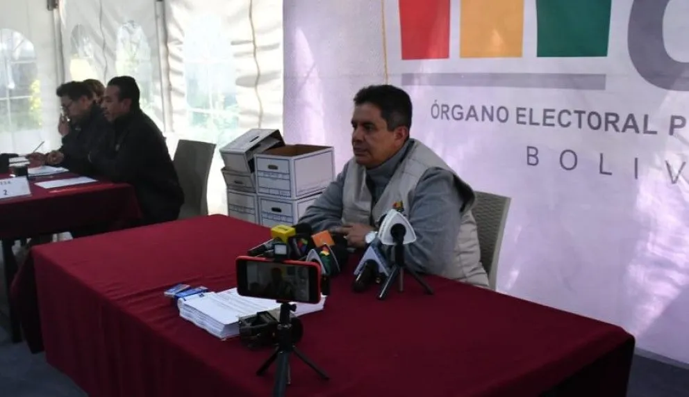 El secretario de cámara del TSE, Fernando Arteaga, este sábado. Foto: APG