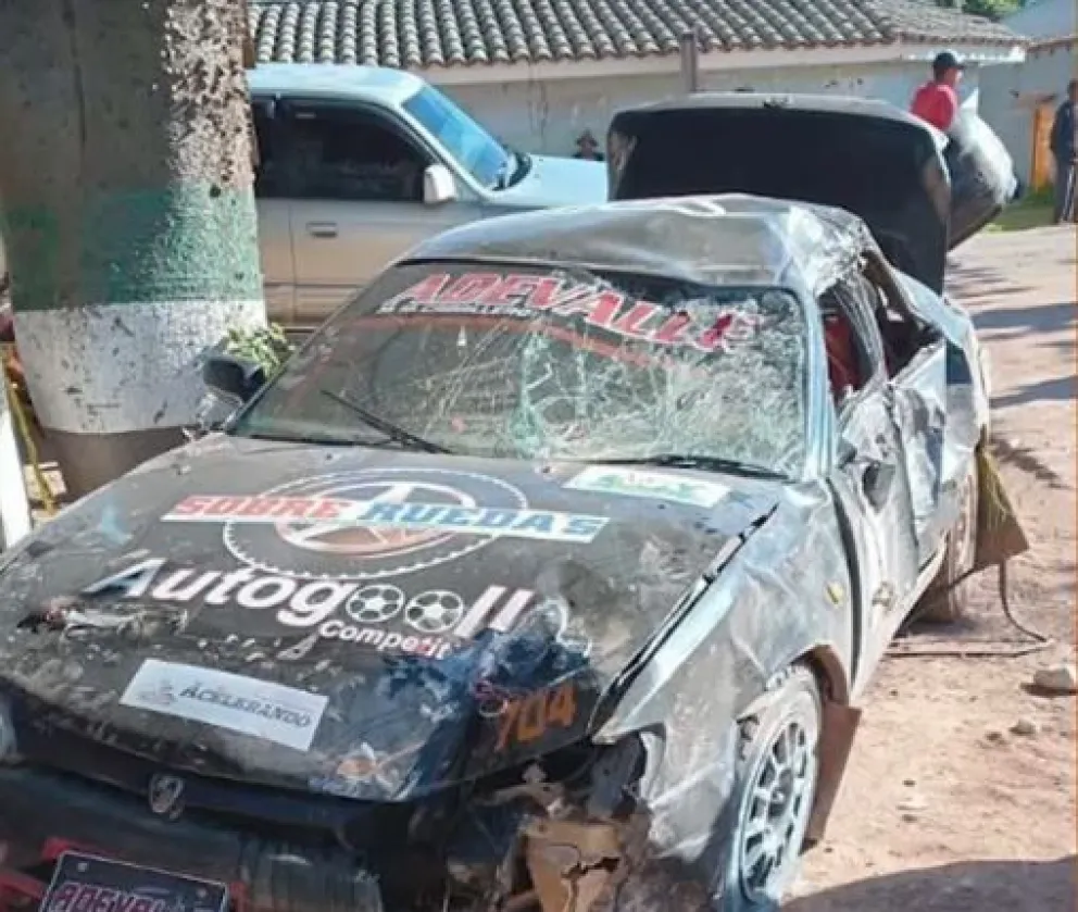 Así quedó el automóvil tras el impacto. Foto: RRSS