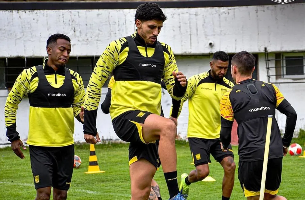 Arrascaita y Amoroso del Tigre, ambos serán titulares ante Oriente Petrolero. Foto. TS