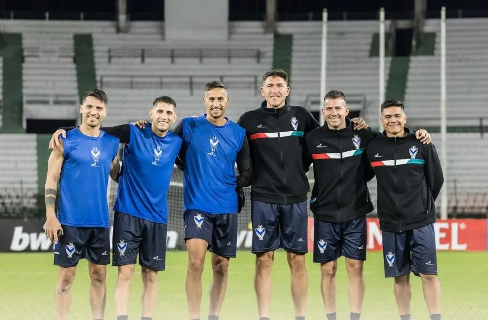 Jugadores de GV San José que retornarán mañana a La Paz luego de superar problemas en Colombia. Foto: GV