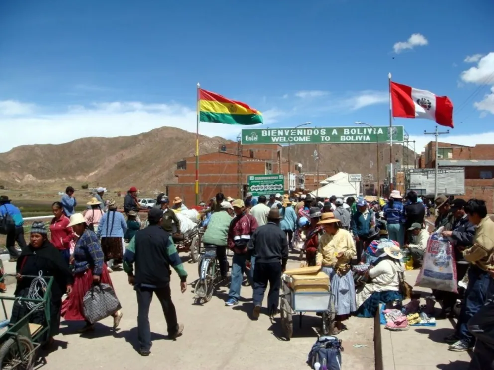 Comercio en Desaguadero, población fronteriza entre Bolivia y Perú. Foto: ABI
