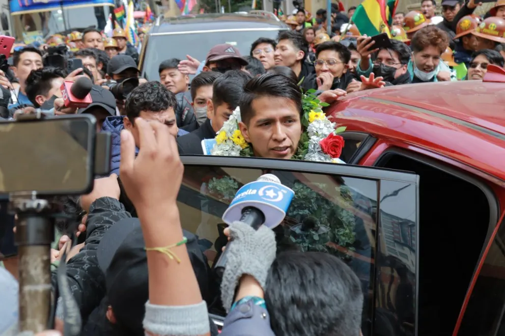 Andrónico Rodríguez este lunes cuando se dirigía al TSE. Foto: APG