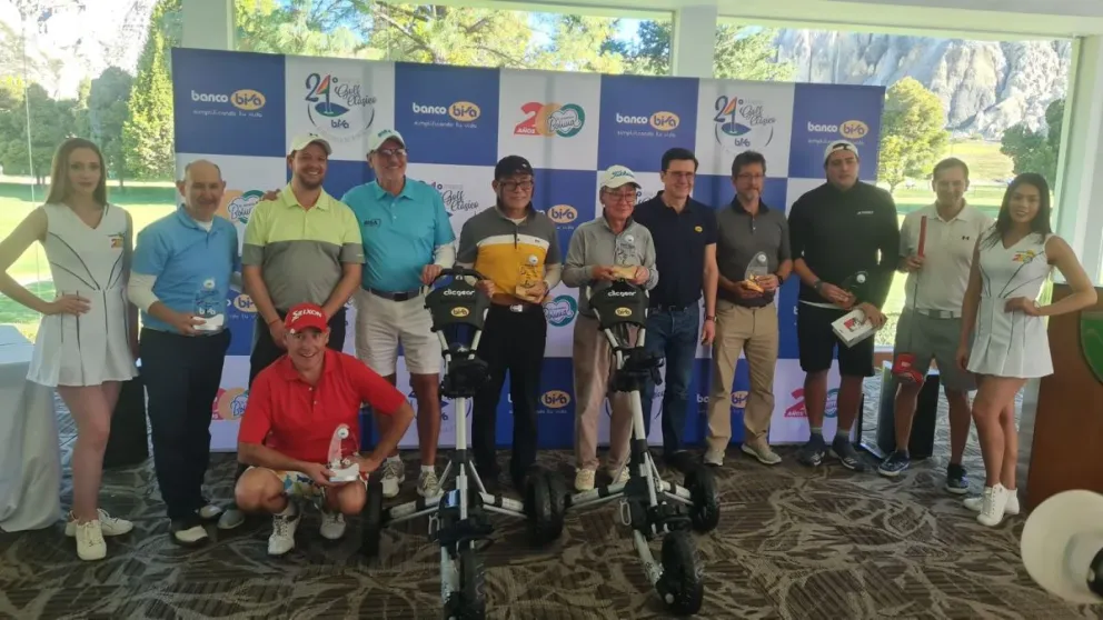 Todos los premiados del torneo paceño. Foto: Banco BISA.