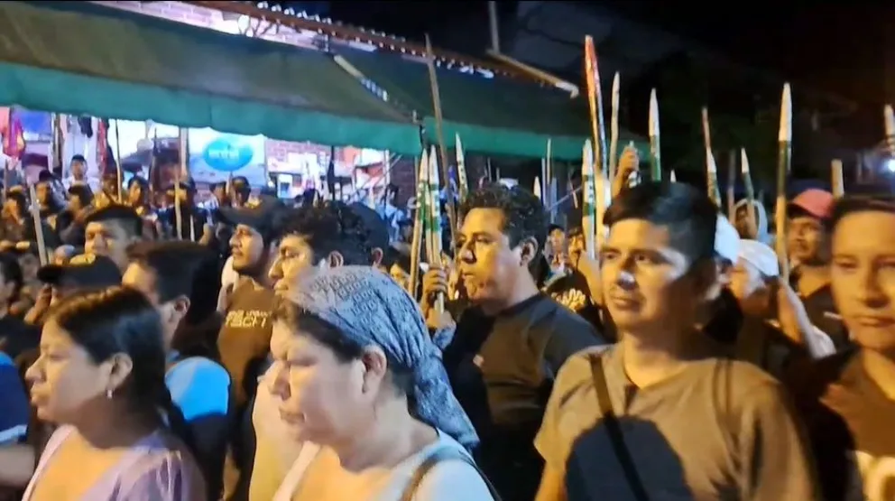 Los cocaleros en asamblea este lunes en el trópico de Cochabamba. FOTO: Captura de pantalla de Radio Kawsachun Coca