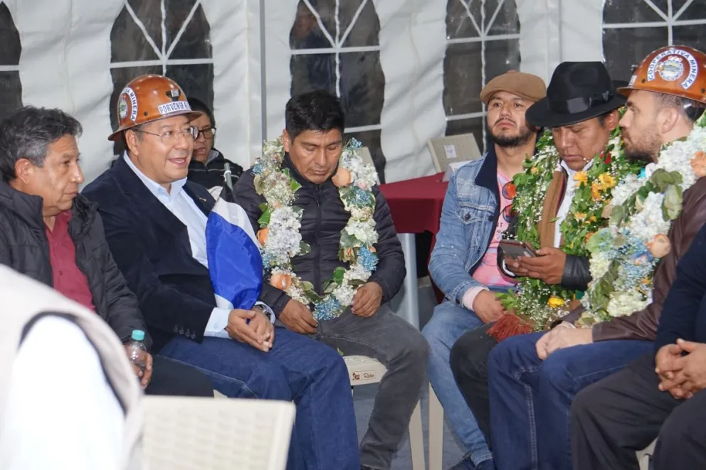 Luis Arce la noche del lunes en la inscripción del MAS en el TSE. Foto: APG