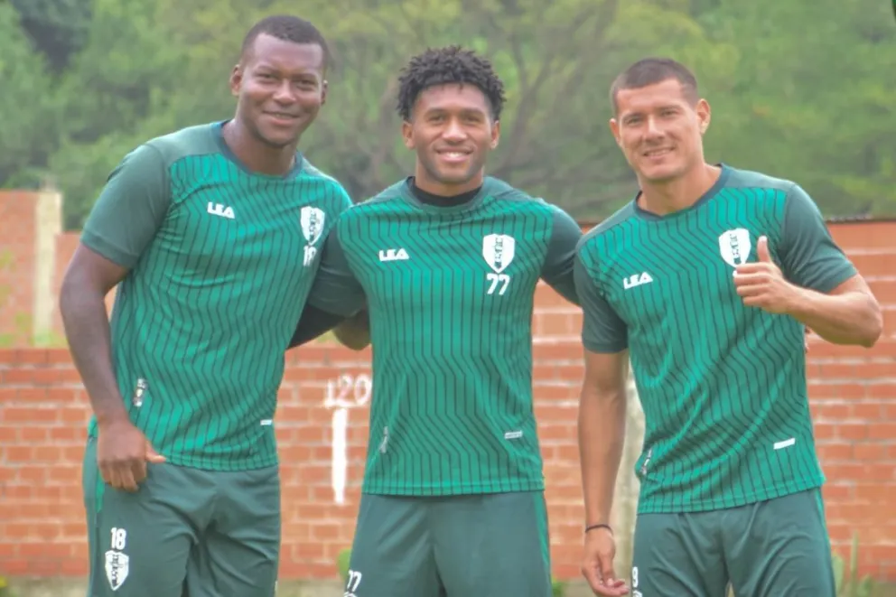 Jugadores de Real Tomayapo en un entrenamiento en la ciudad de Tarija. Foto: Real Tomayapo