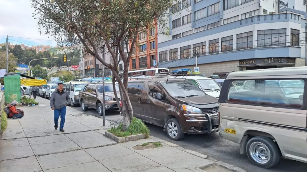 Las filas persisten en diferentes zonas de La Paz y otros departamentos. Foto: Visión 360