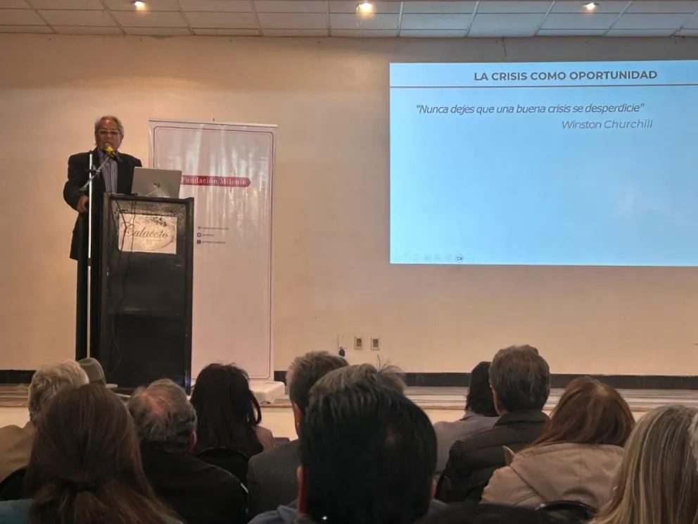 El director de la Fundación Milenio, Henry Oporto en la presentación de la propuesta. Foto: Milenio