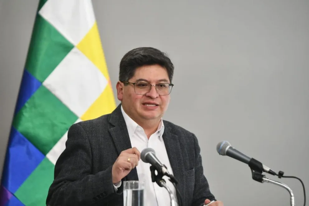 El ministro Montenegro durante la conferencia de prensa de hoy. Foto: APG