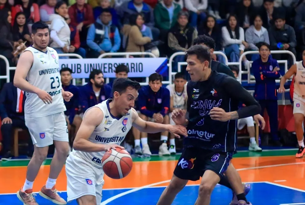 Incidencia entre Universitario (de blanco) y Kinwa. Foto: Club Universitario.