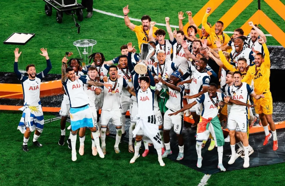 Jugadores del Tottenham Hotspur festejan la conquista de la Europa League. Foto: Tottenham Hotspur