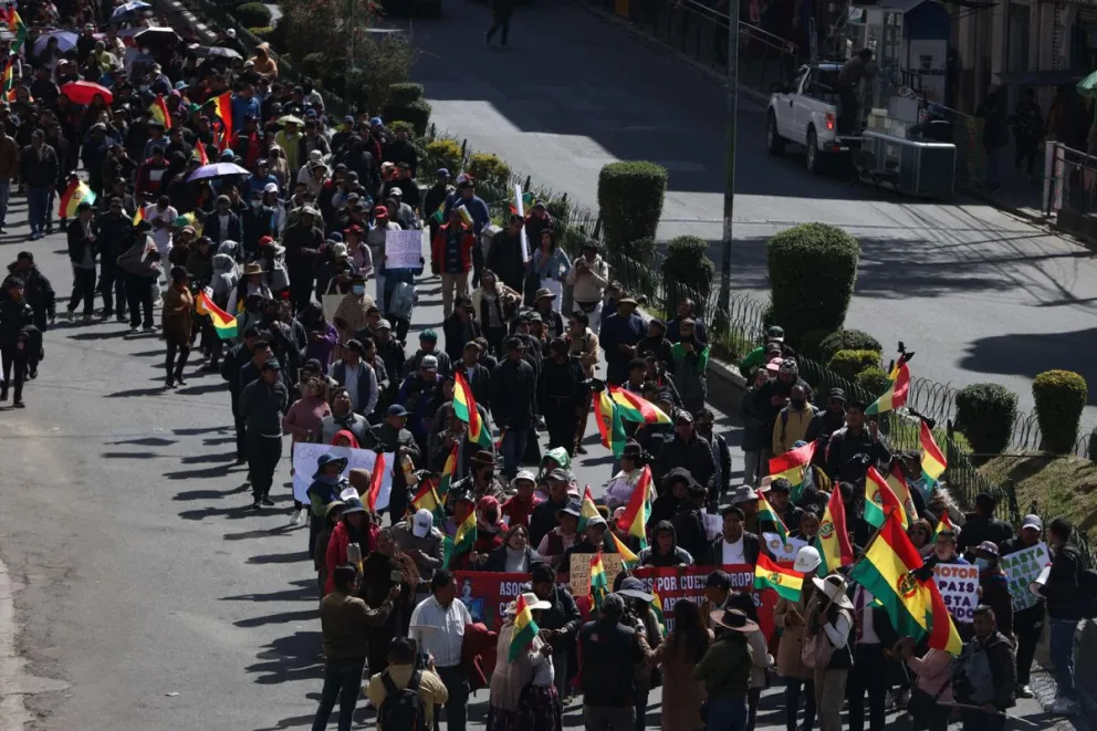 Personas participan en una protesta este miércoles, en La Paz (imagen referencial). Foto: EFE