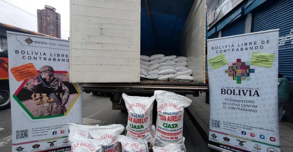 Quintales de azúcar que fueron comisados en la frontera por parte del ministerio de Defensa. Foto: VLC 