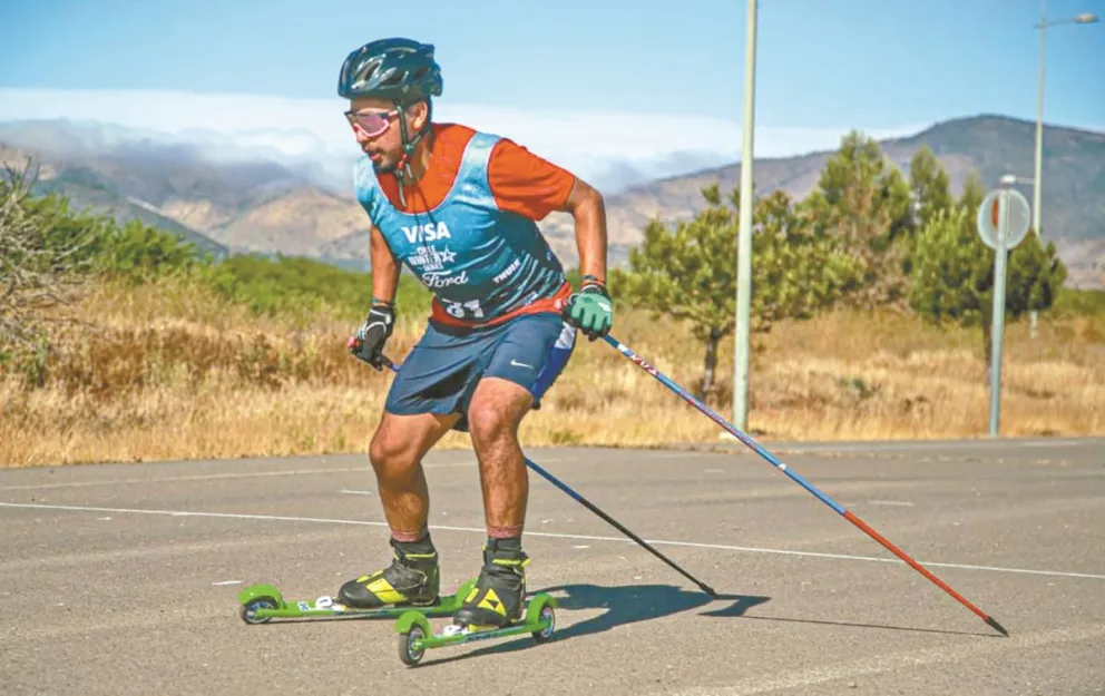 Vargas durante una competencia de roller skiing. Foto: FEBSA.