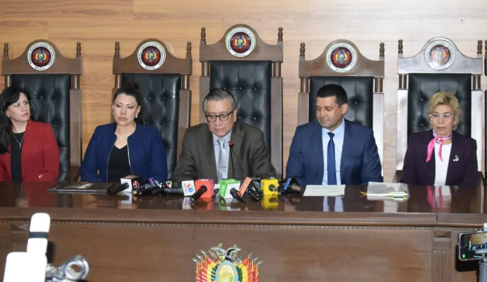 Los magistrados del TCP, en un anterior contacto con la prensa. Foto: RRSS del TCP 