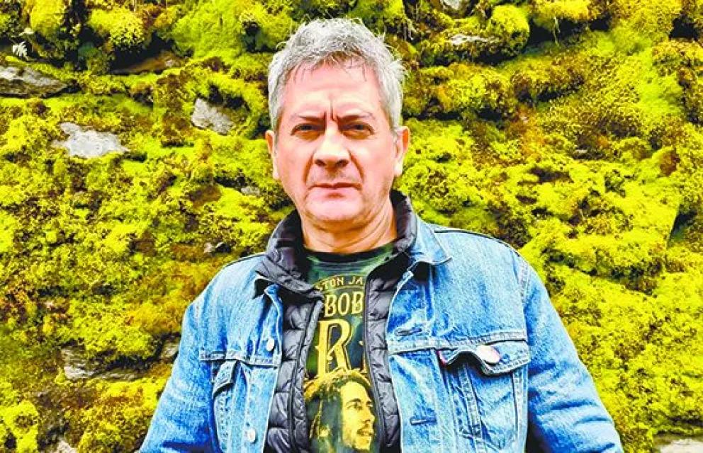 Mauricio Torres es uno de los cuatro exintegrantes de la banda Lapsus, fundada en 1993 y cuyo debut fue ese año, en el bar El Socavón. Fotos: Mauricio Torres Valdivieso