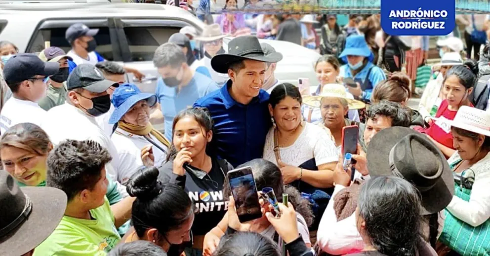 Andrónico Rodríguez  con sus seguidores. FOTO: Cuenta de Facebook de Rodríguez
