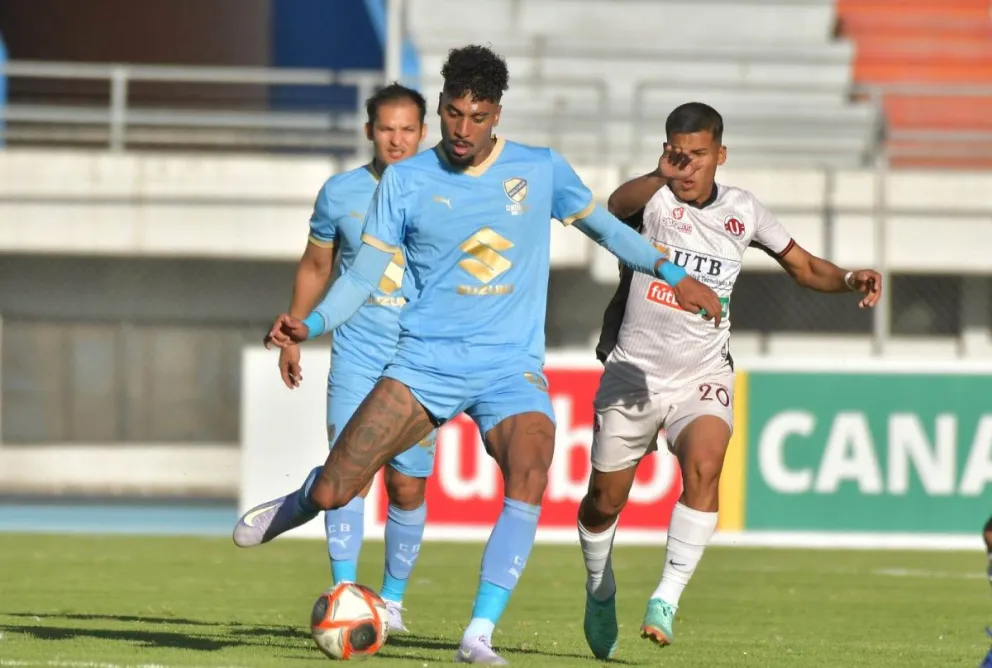 Fabio Gomes durante el encuentro que su equipo igualó con la U de Vinto. Foto: Agencia Marka Registrada