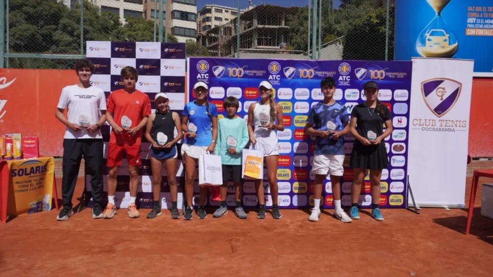 Los ganadores del certamen de Cochabamba. Foto: Federación Boliviana de Tenis.