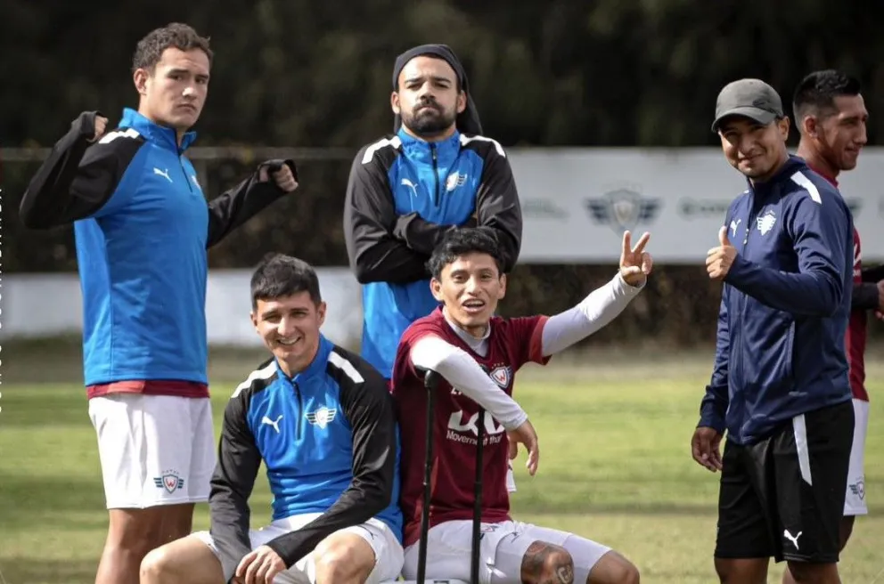 Jugadores de Wilstermann en el cierre de entrenamientos en su complejo. Foto: JW