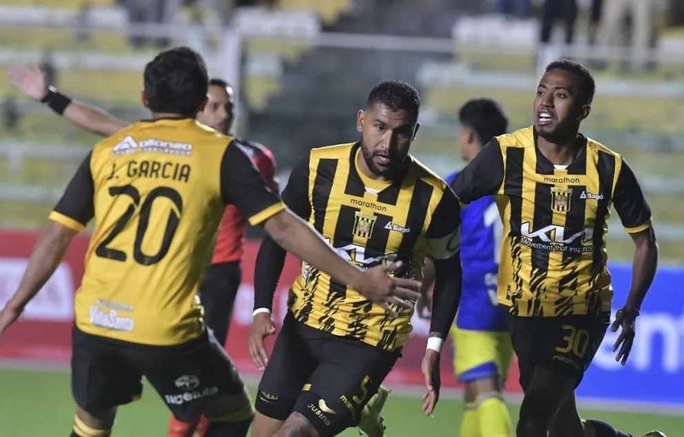 Jusino (centro) inicia el festejo por su gol, el del triunfo del Tigre. Foto: ABB