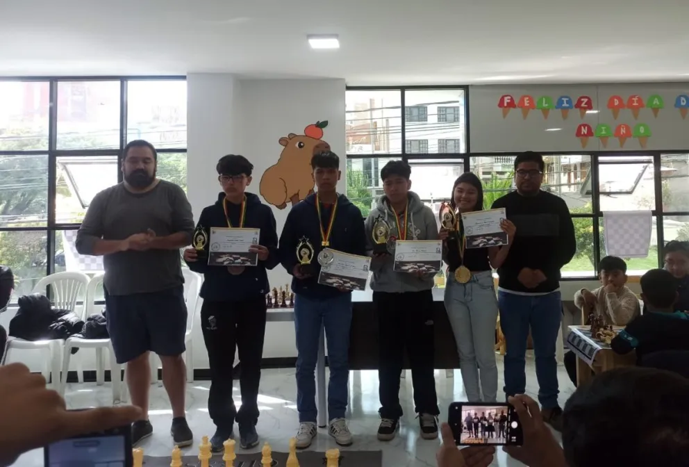 Algunos de los premiados del Nacional. Foto: Federación Boliviana de Ajedrez.