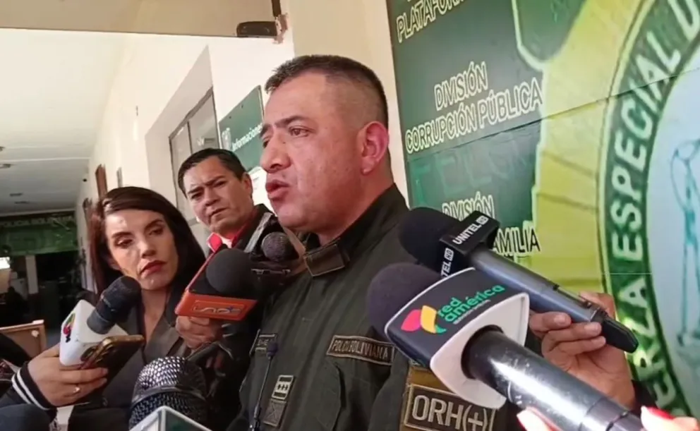 El director de la Felcc de La Paz, Gabriel Neme, habla con los medios sobre el caso. Foto: Captura de video