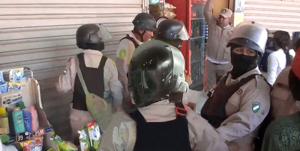 Incidentes este martes en el mercado Los Bosques de Santa Cruz. Foto: Captura de video