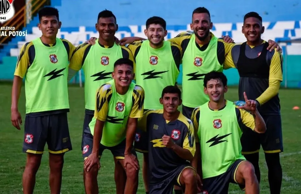 Los jugadores del equipo potosino que esta noche intentarán seguir con vida en la Copa Sudamericana. Foto: NP