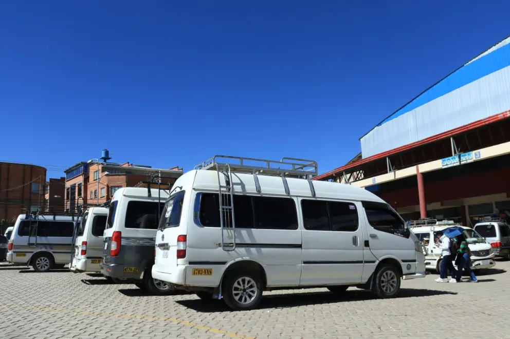 Minibuses de transporte interprovincial, imagen referencial. Foto: APG