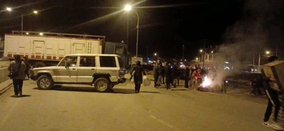 Un lugar de la ruta bloqueado, desde la noche del miércoles. Foto: Revista Escenario